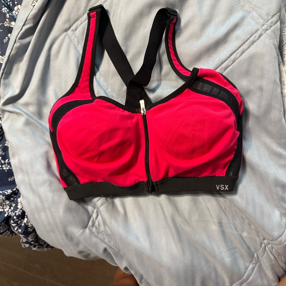 VSX Women's red incredible Sports Bra